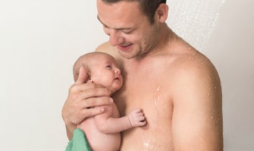 De douchehandschoen biedt veiligheid bij het douchen. De babyshower glove is ideaal voor het douchen met je baby.